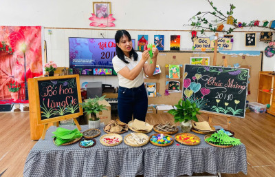 Các bé Lớp A1 chào mừng ngày phụ nữ Việt Nam 20/10