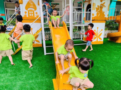 Các bé tươi vui trở lại trường sau ngày mưa bão