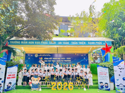 🌻Một sáng tháng 5 ! Nắng hè rực rỡ, một chút yêu thương, một chút xao xuyến, vỗ về, những thiên thần nhỏ e ấp trong vòng tay cô giáo