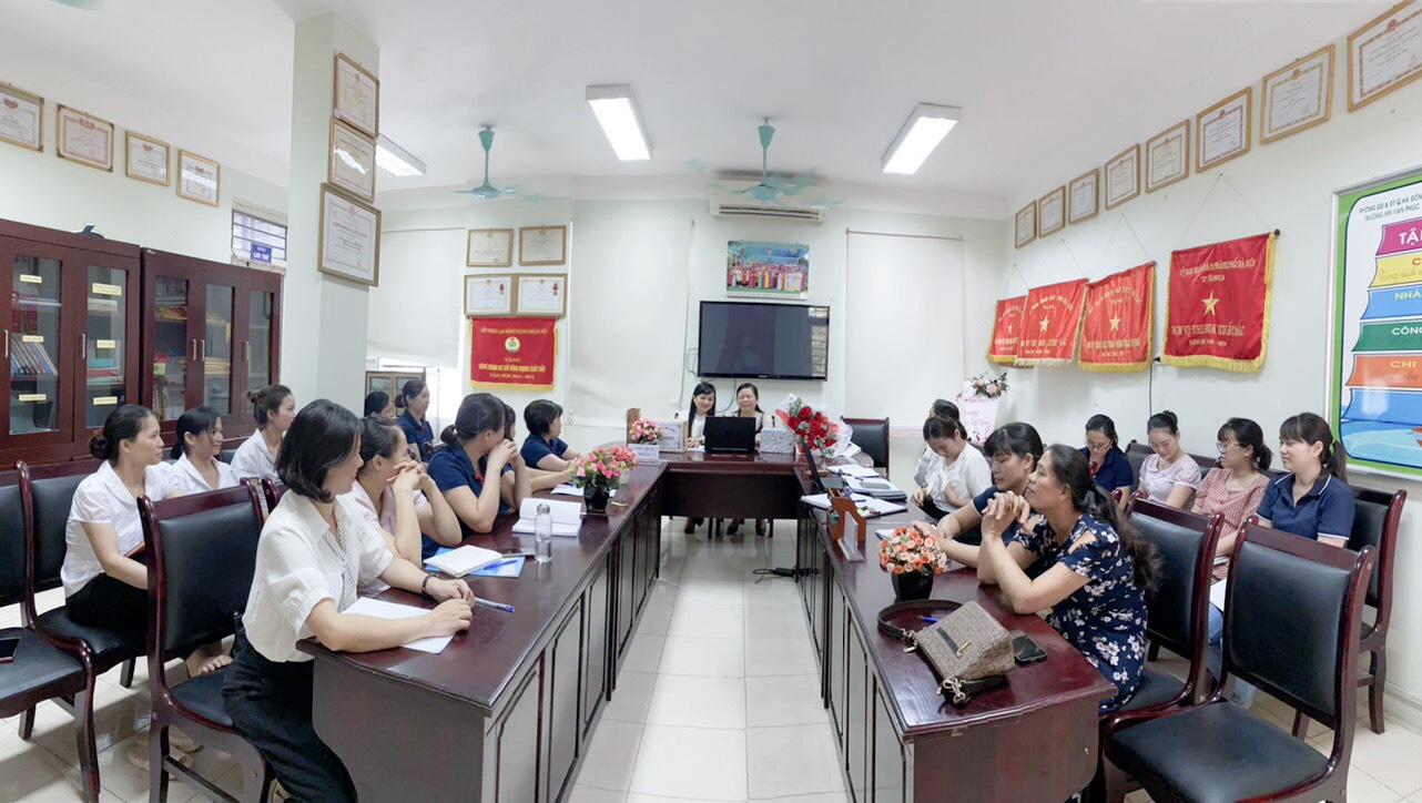Hội trường buổi chia tay đ/c: Nguyễn Thị Hương về hưu