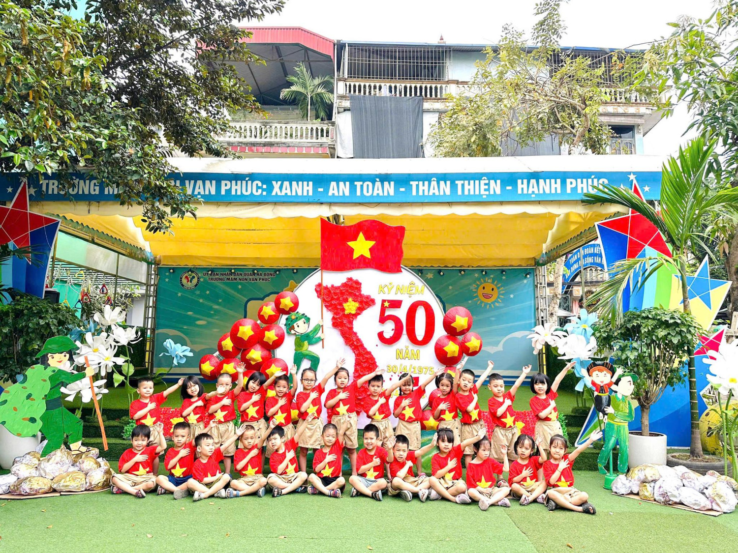 Các bé lớp B2 đã thể hiện tình yêu quê hương đất nước và niềm tự hào dân tộc