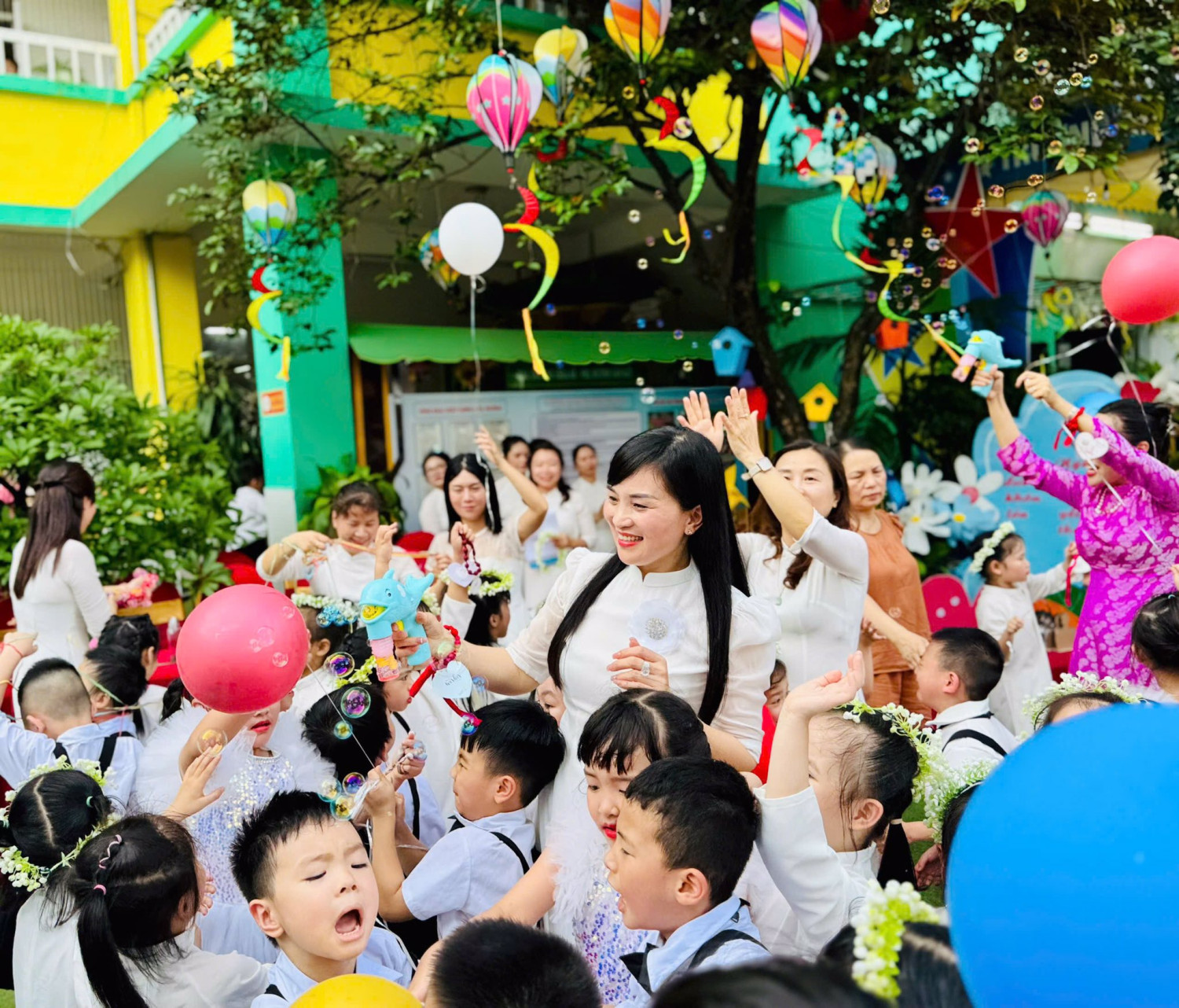 LỄ TRƯỞNG THÀNH CỦA CÁC BÉ 5 TUỔI – NHỮNG KHOẢNH KHẮC NGỌT NGÀO VÀ ĐÁNG NHỚ