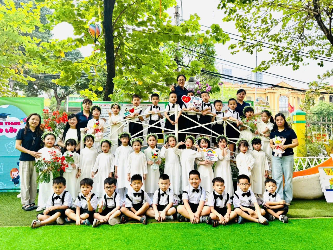 Lưu lại những khoảnh khắc đẹp của các con K19 dưới mái trường Vạn Phúc thân yêu