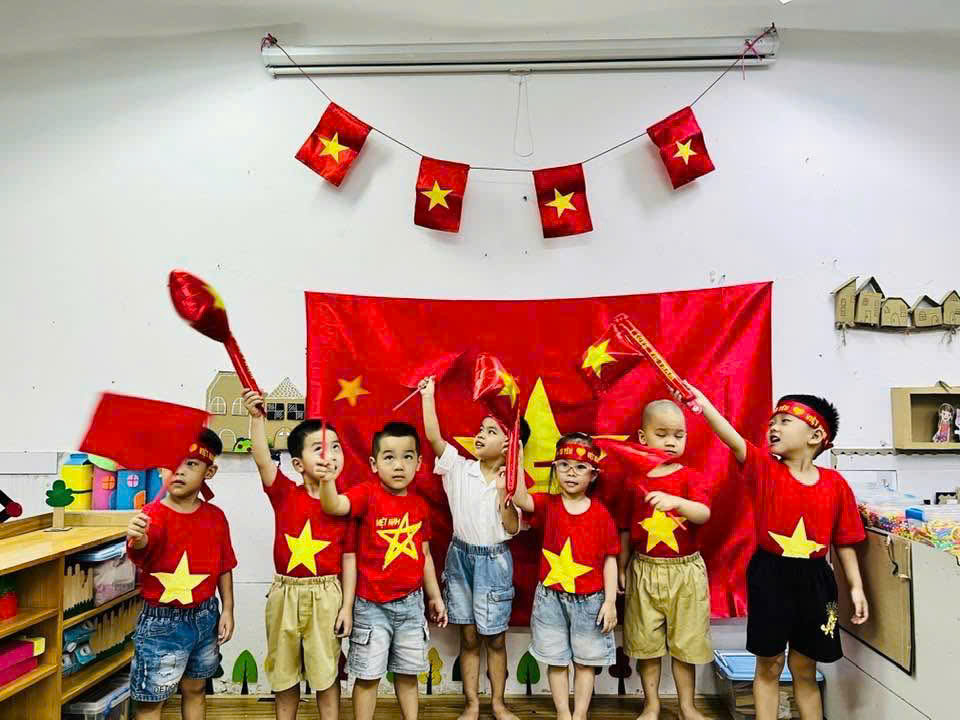 MỘT SỐ HOẠT ĐỘNG HƯỞNG ỨNG NGÀY QUỐC KHÁNH 02/9 CỦA CÁC BÉ LỚP B1