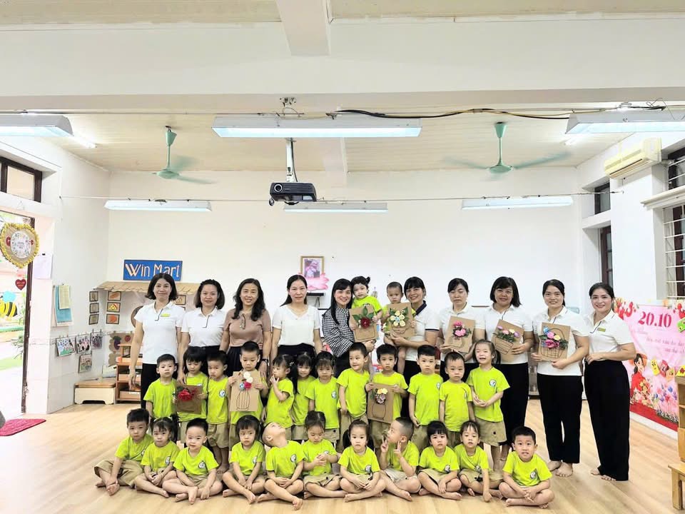 HĐLQVT: "Nhật biết tay phải, tay trái của bản thân" của các bé Lớp C4