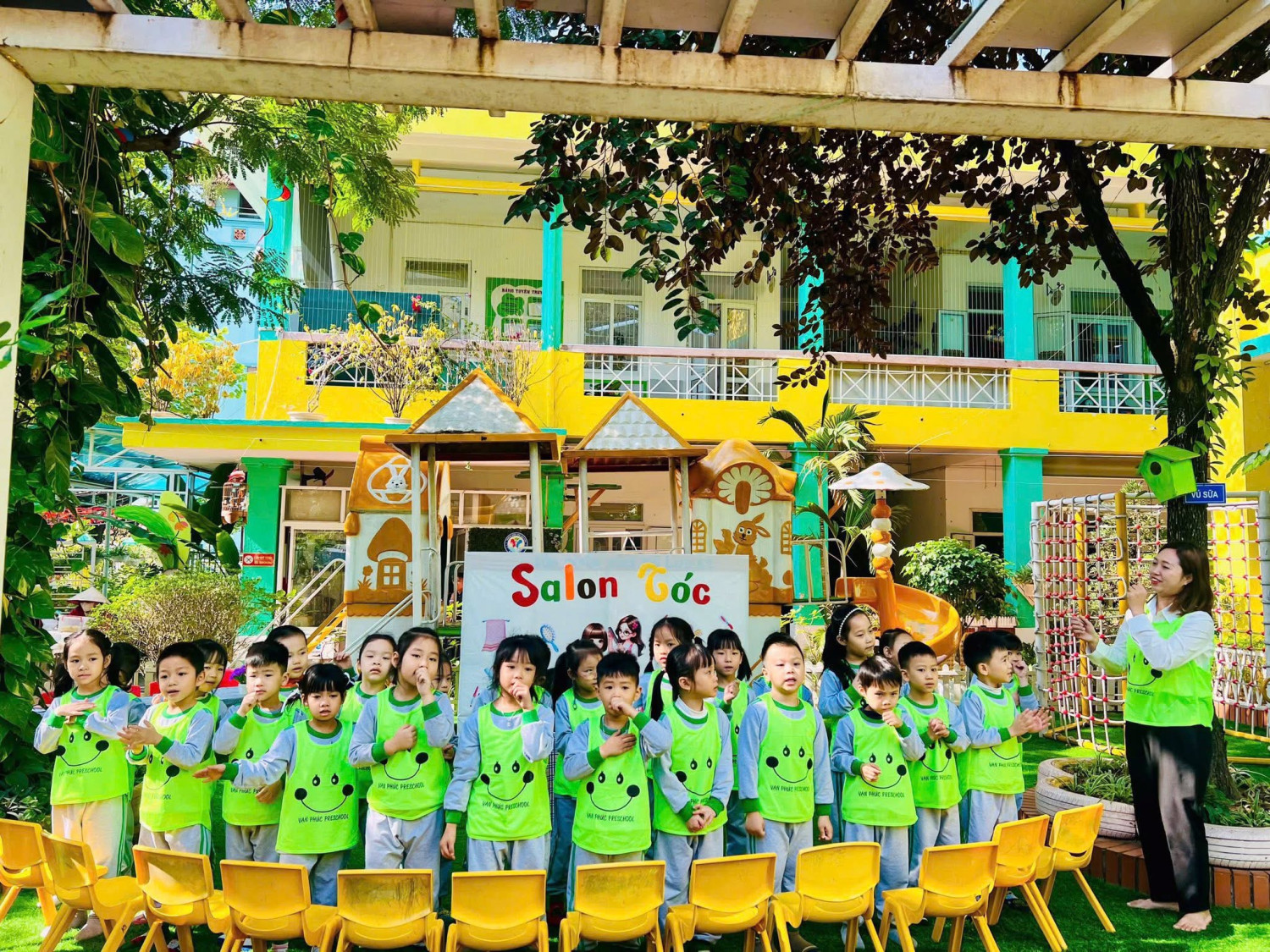 ✨ CÁC BÉ LỚP A5 TRẢI NGHIỆM “ MÁI TÓC XINH- NỤ CƯỜI TƯƠI “