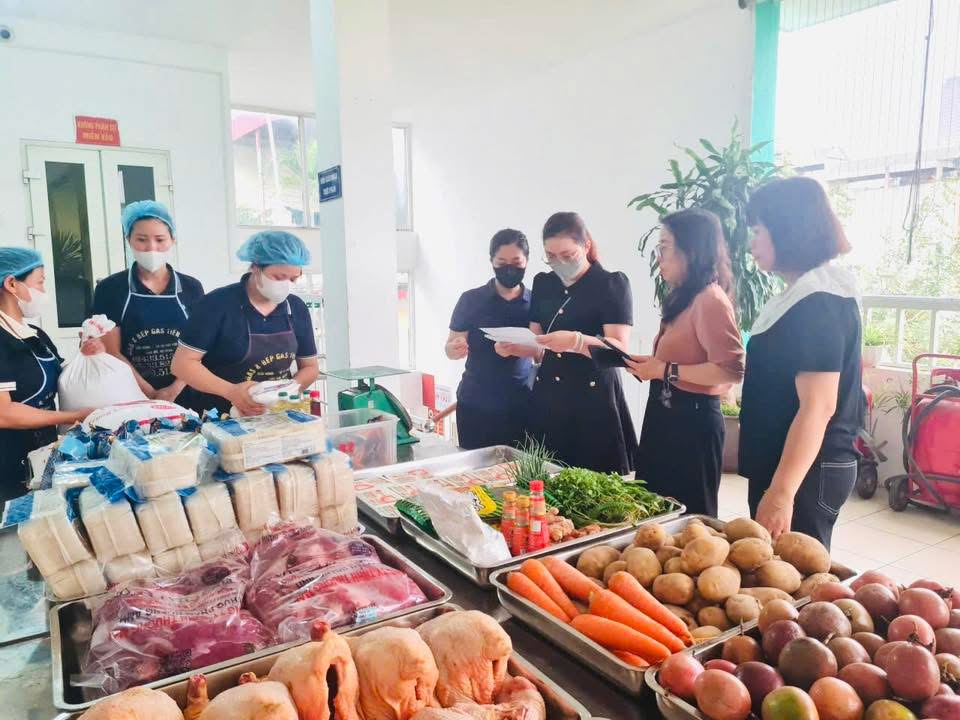 Bắt đầu ngày mới bằng sự chỉnh chu trong bữa ăn của trẻ